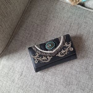 Trifold Concho Style Bling Wallet